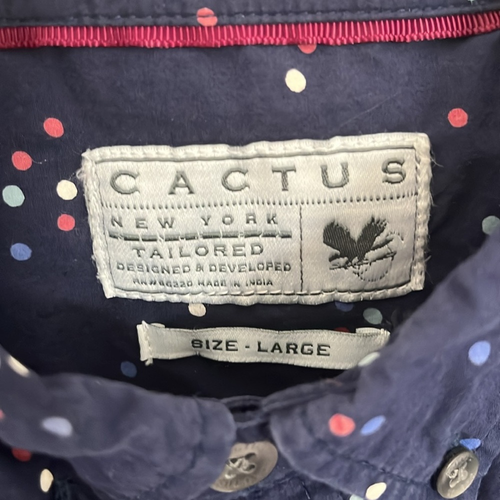 Button down - Picture 2 of 3